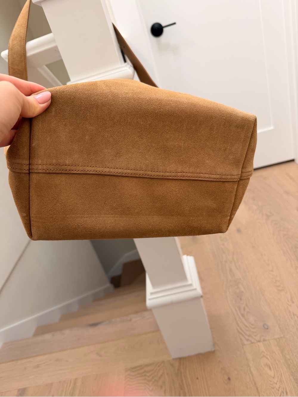 Madewell Essentials Suede Bucket Bag - Picture 4 of 8